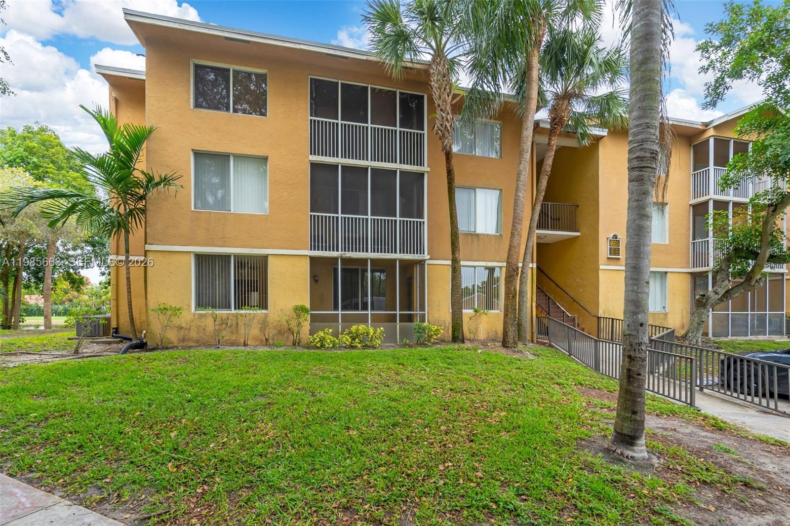 WINDWARD LAKES CONDO - Residential