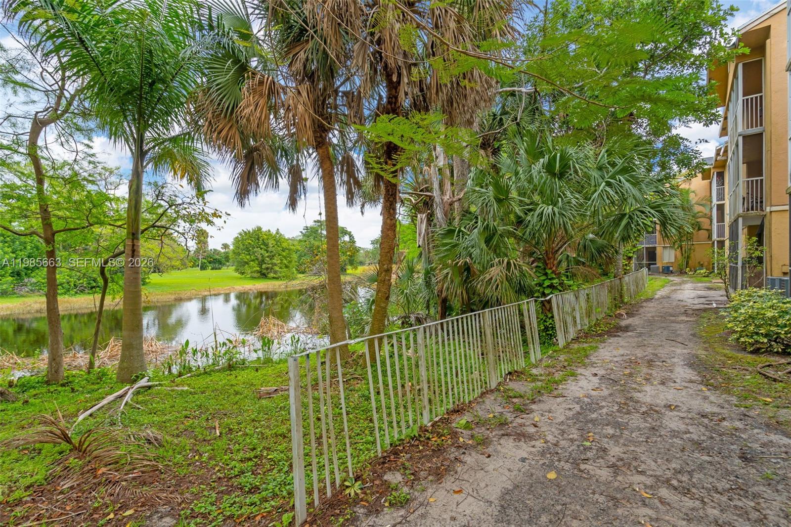 WINDWARD LAKES CONDO - Residential