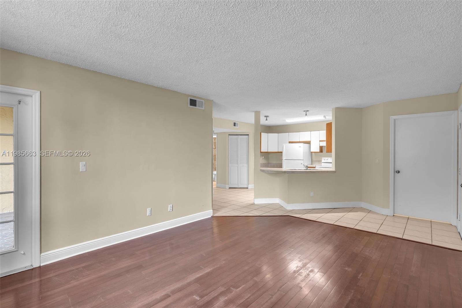 WINDWARD LAKES CONDO - Residential