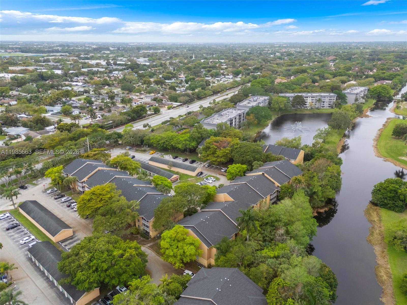 WINDWARD LAKES CONDO - Residential