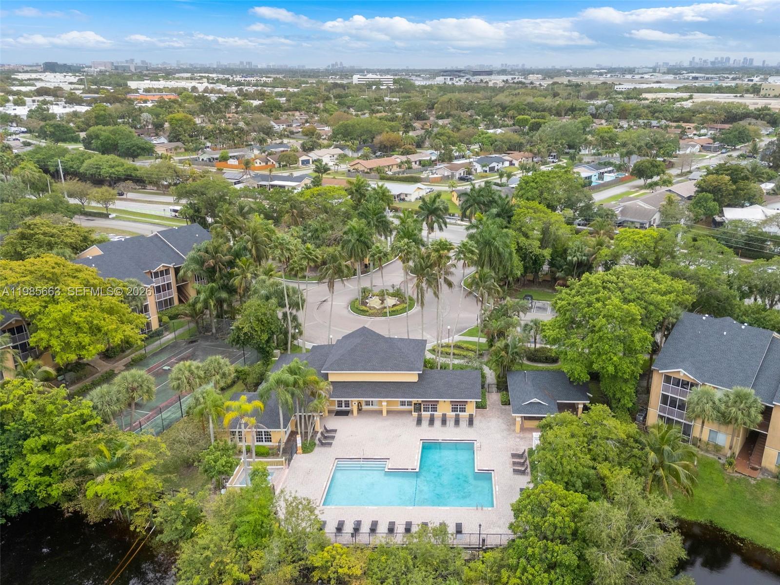 WINDWARD LAKES CONDO - Residential