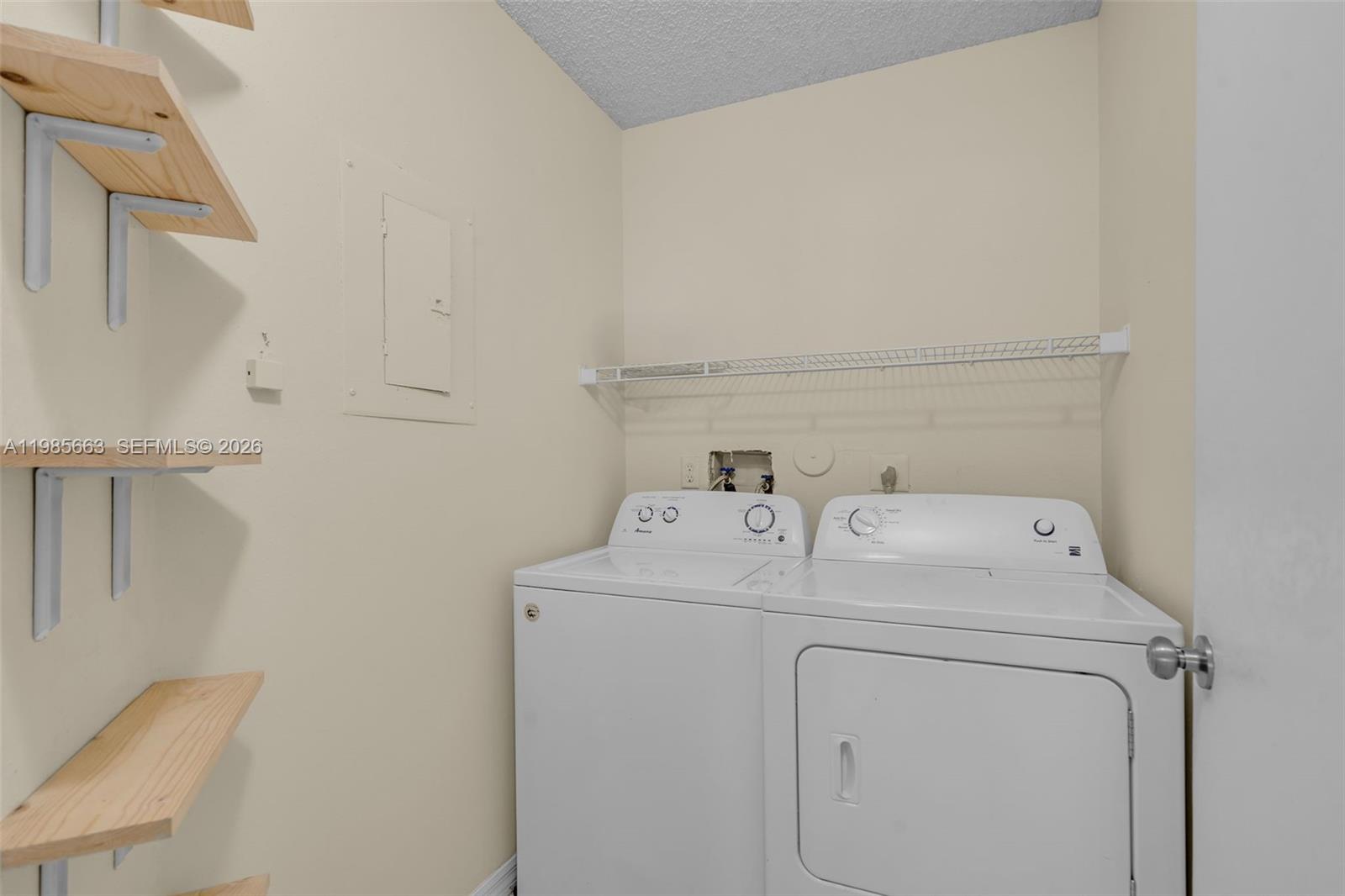 WINDWARD LAKES CONDO - Residential