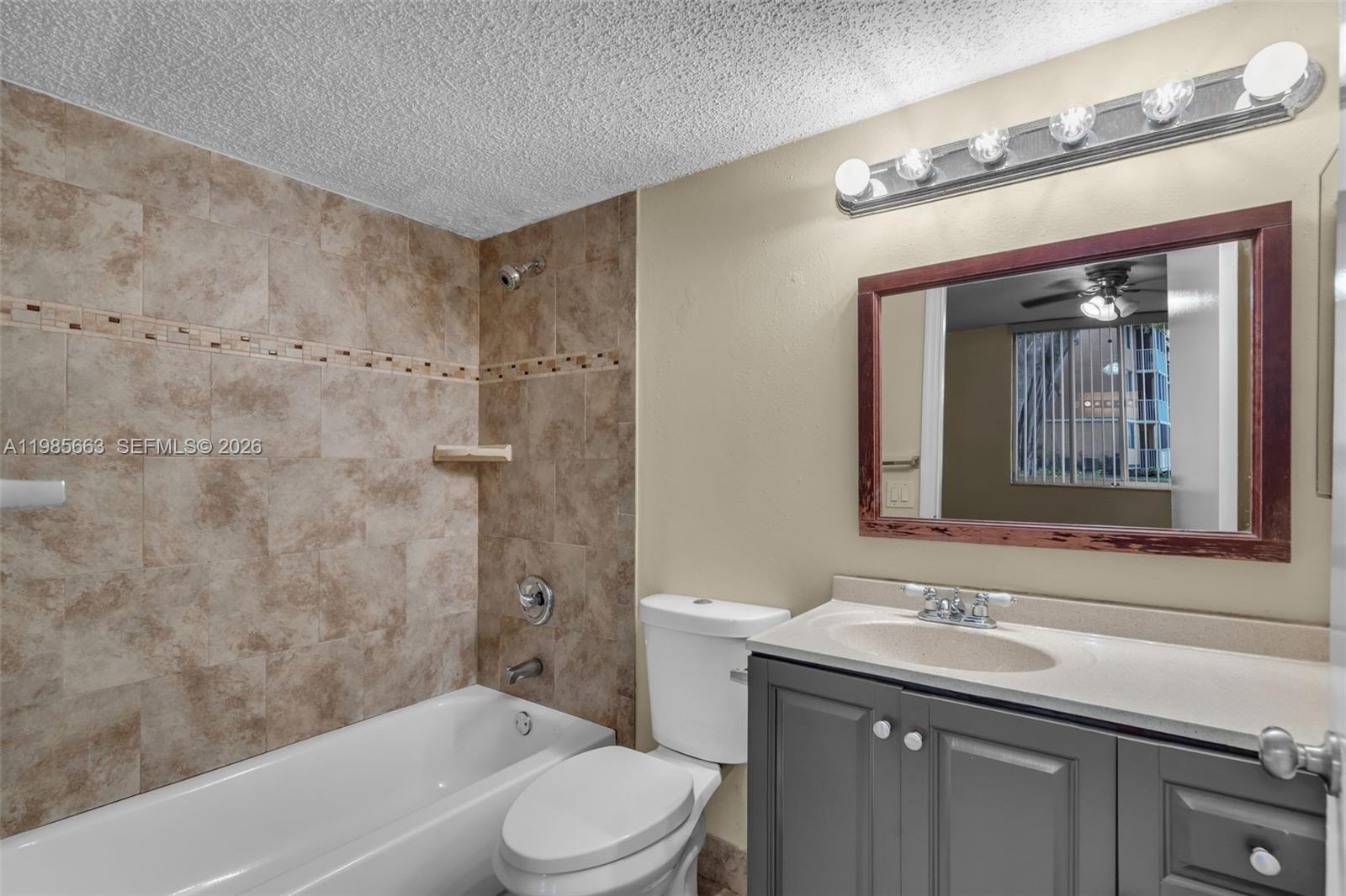 WINDWARD LAKES CONDO - Residential