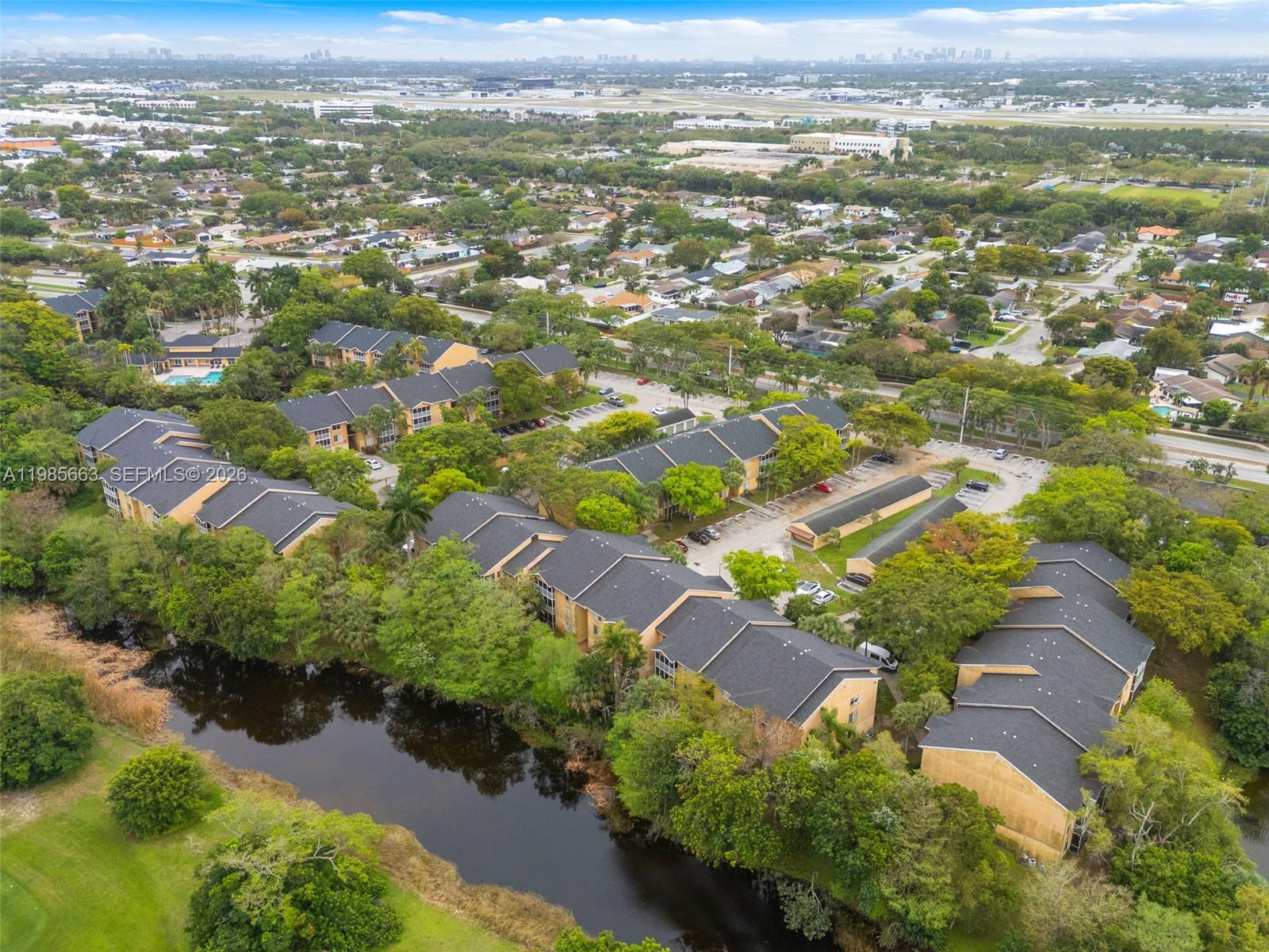 WINDWARD LAKES CONDO - Residential
