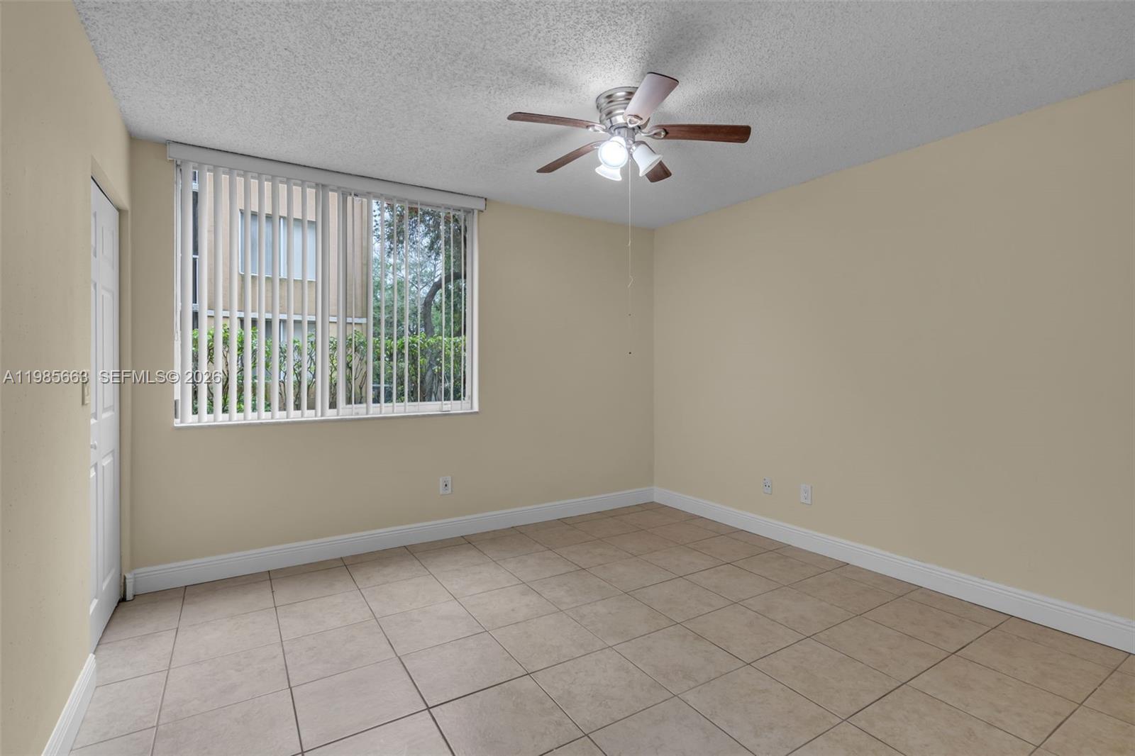 WINDWARD LAKES CONDO - Residential