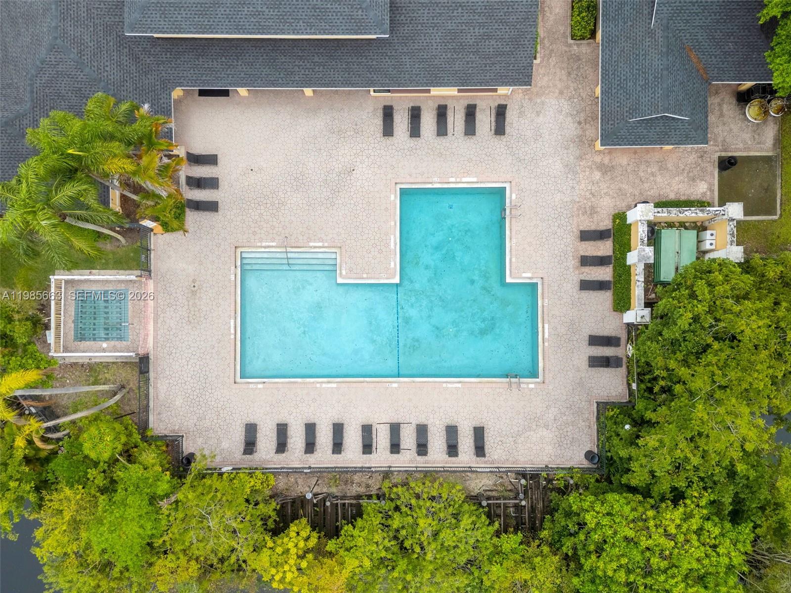 WINDWARD LAKES CONDO - Residential