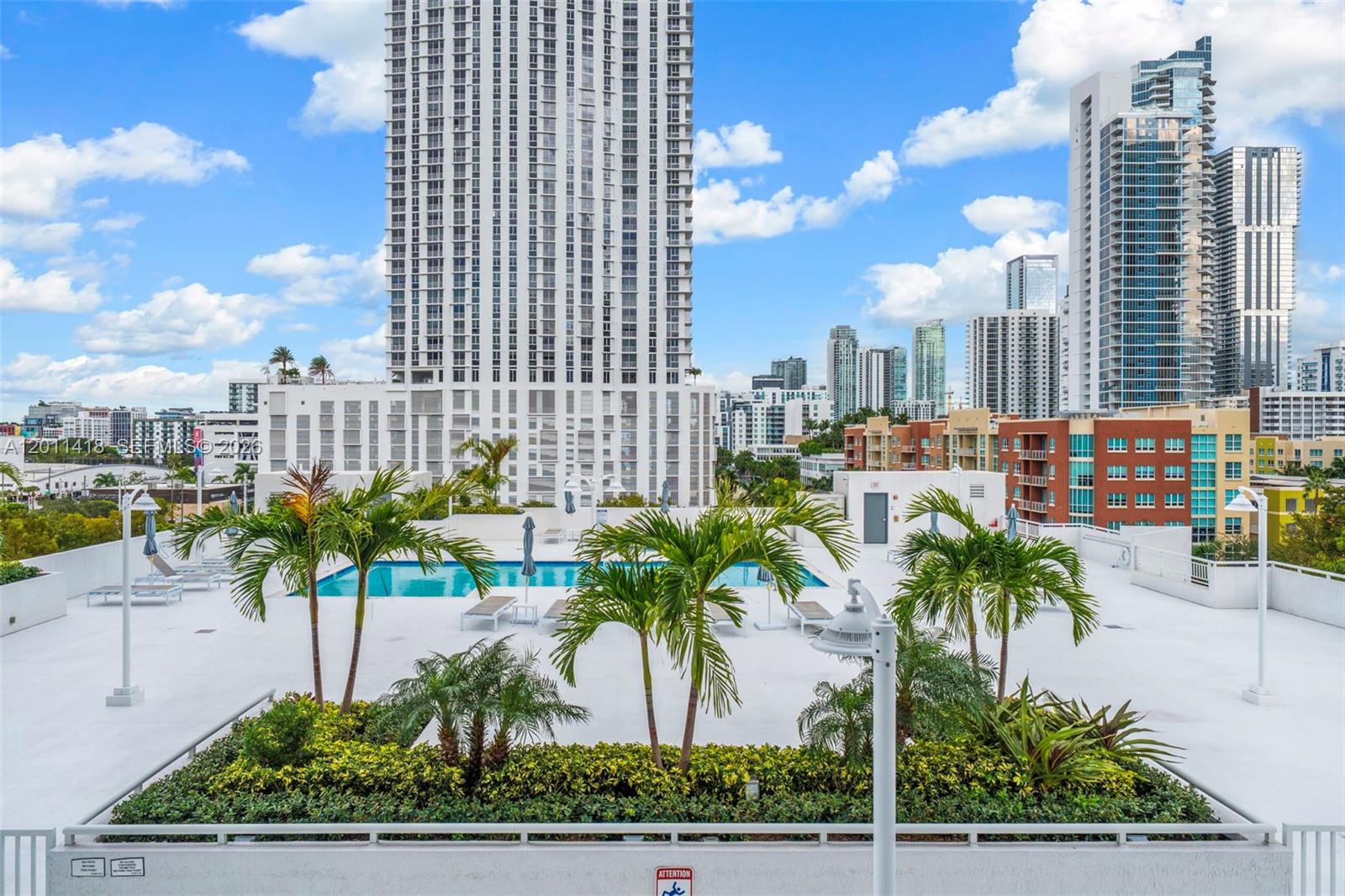 275 NE 18th St 708