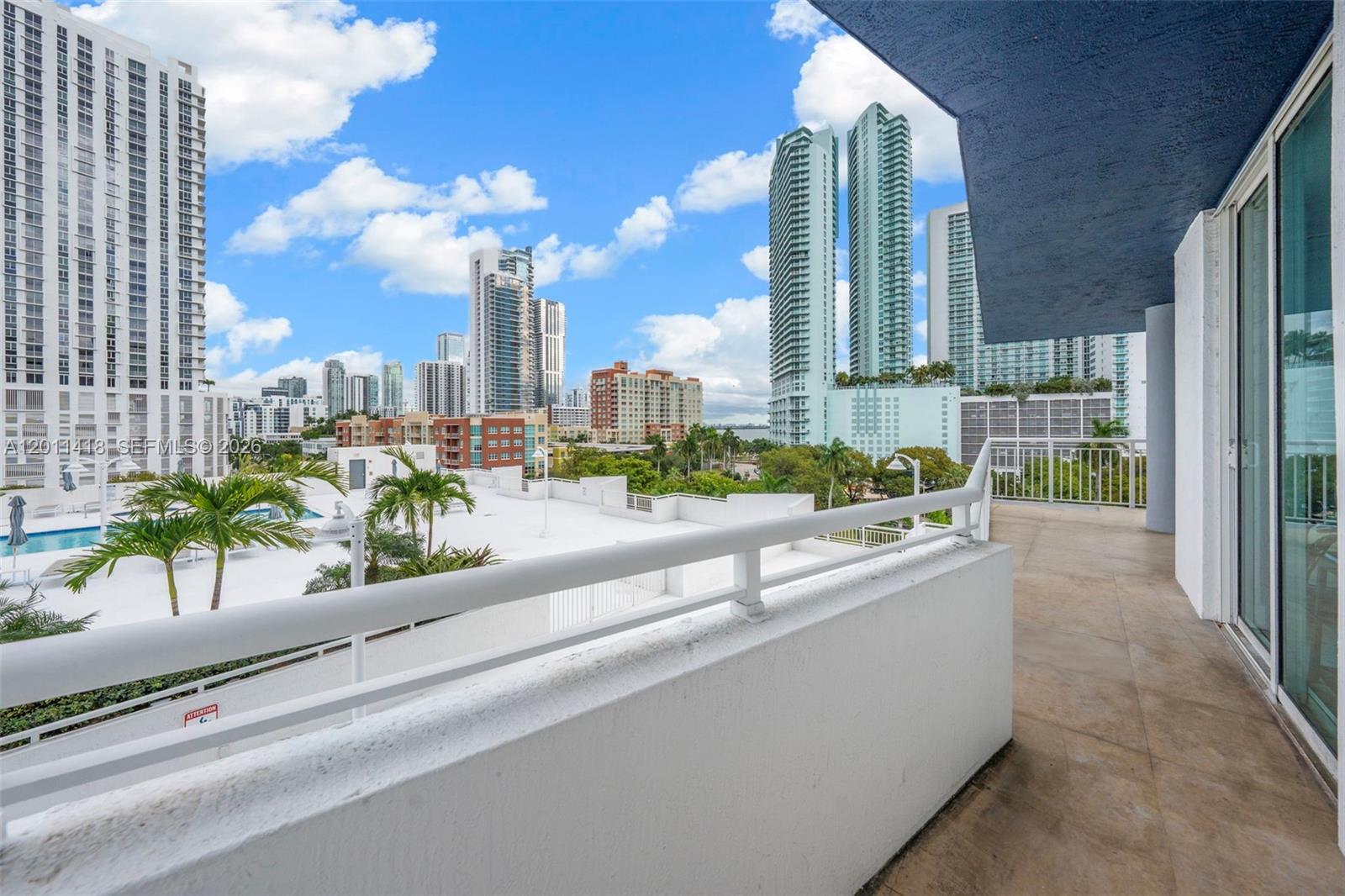 275 NE 18th St 708