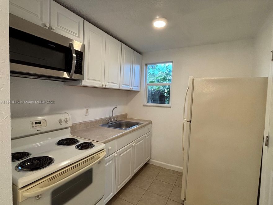 Detached efficiency built in 2016 in a quiet neighborhood. New kitchen, new bathroom, tile floors, new windows, new light fixtures, new A/C. Huge patio canopy. Very private. Must see to appreciate!