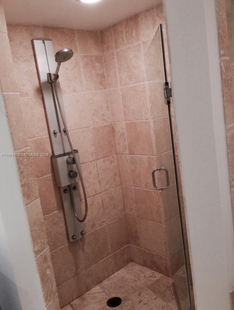 18201 Collins Ave 903