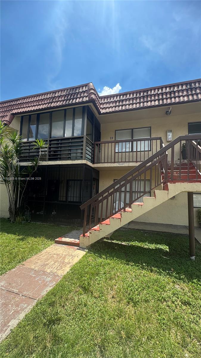 3 BEDROOM 2 BATH IN LAGO GRANDE. GATED ENTRANCE WITH SECURITY GUARD, CLOSE TO EVERYTHING; MAJOR HIGHWAYS, SHOPS, MALLS AND SCHOOLS. PARKING.
*** ONLY 1 MONTH OF SECURITY DEPOSIT AND 1RST MONTH RENT *** NO washer/dryer