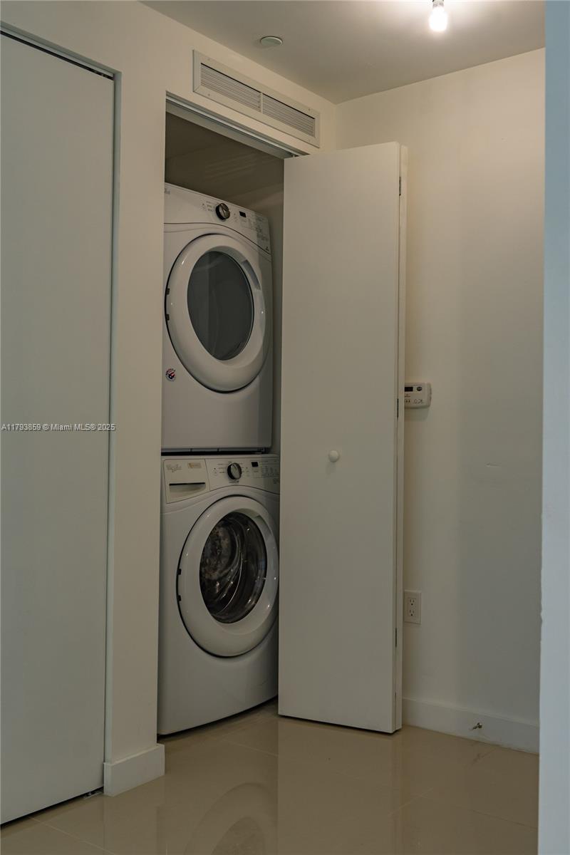 ARIA ON THE BAY CONDO - Residential Lease