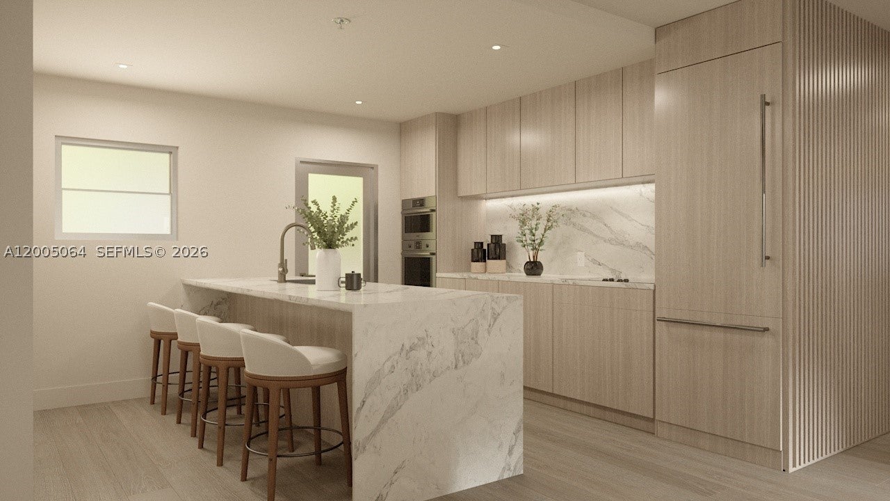 250 Collins Ave 201
