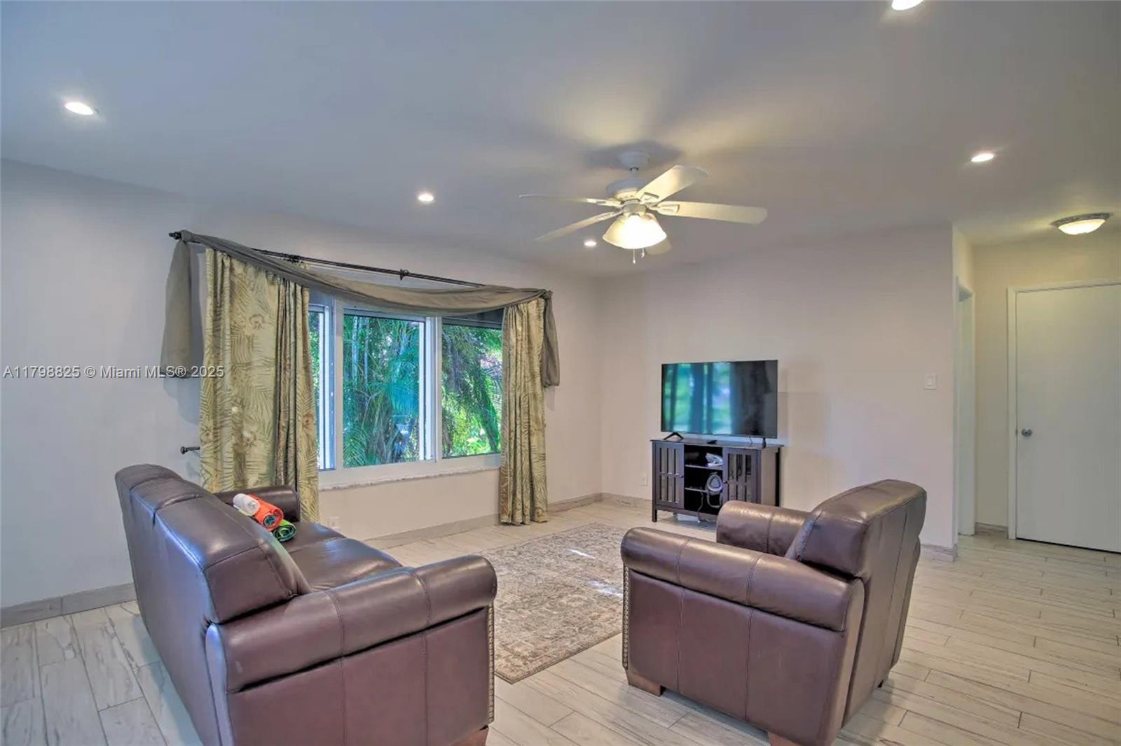 CORAL RIDGE ISLES - Residential