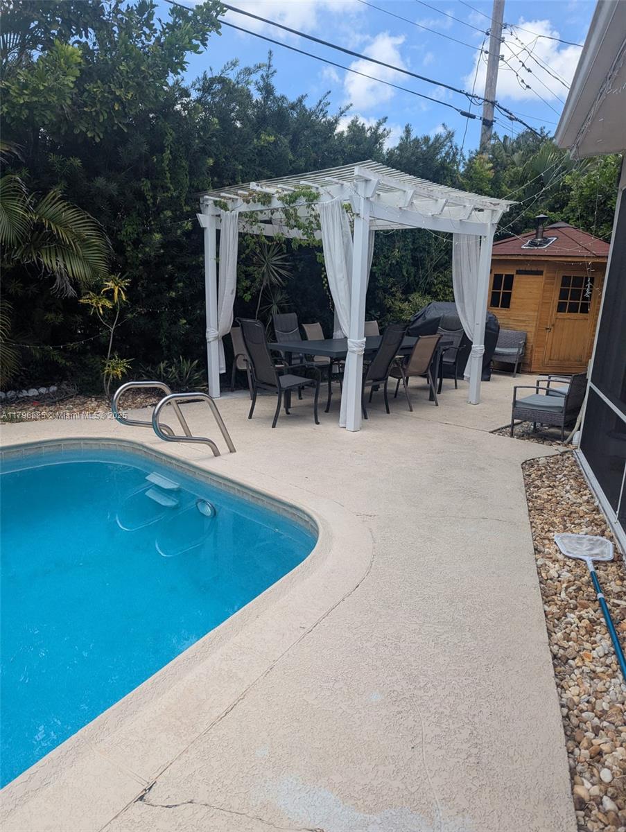 CORAL RIDGE ISLES - Residential