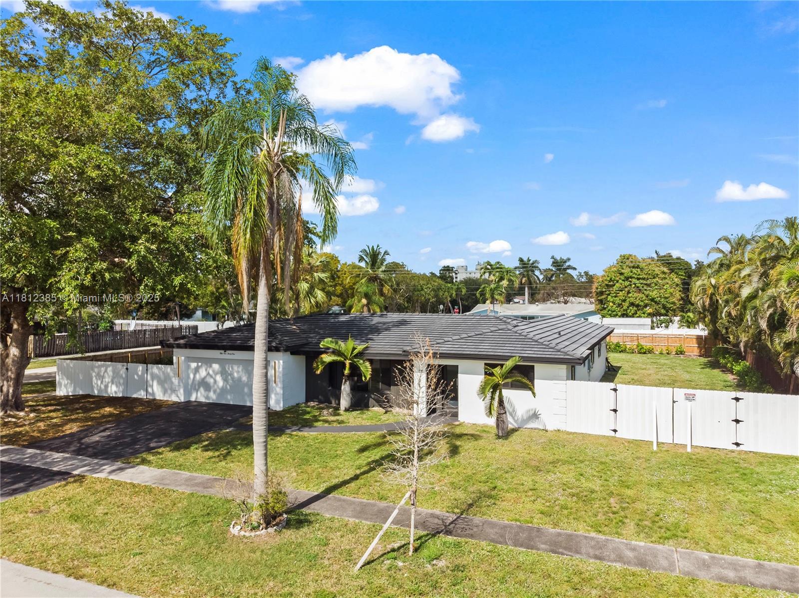 Property for Sale at 5131 Monroe St, Hollywood, Broward County, Florida - Bedrooms: 3 
Bathrooms: 2  - $550,000