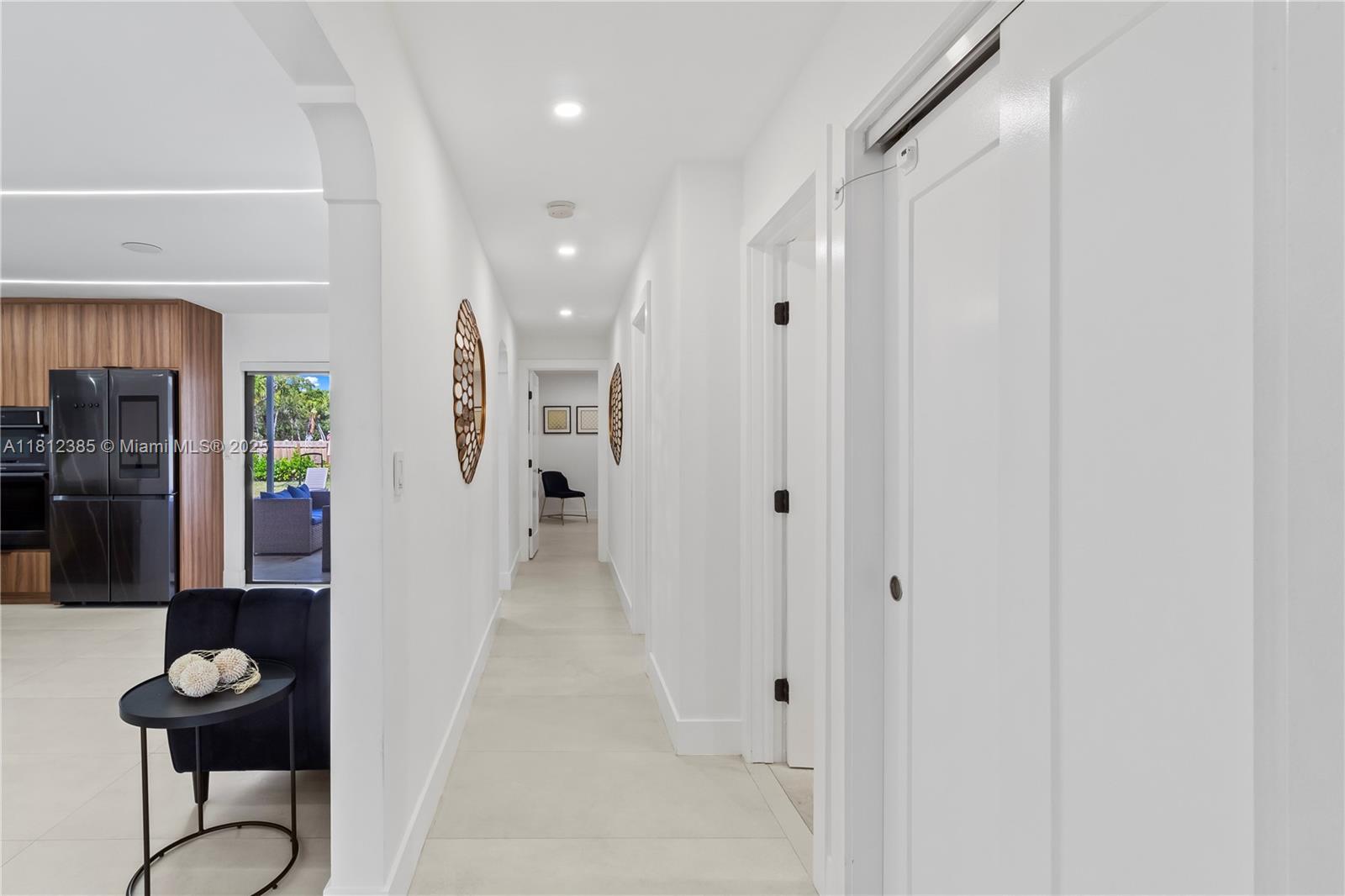 HOLLYWOOD HILLS - Residential