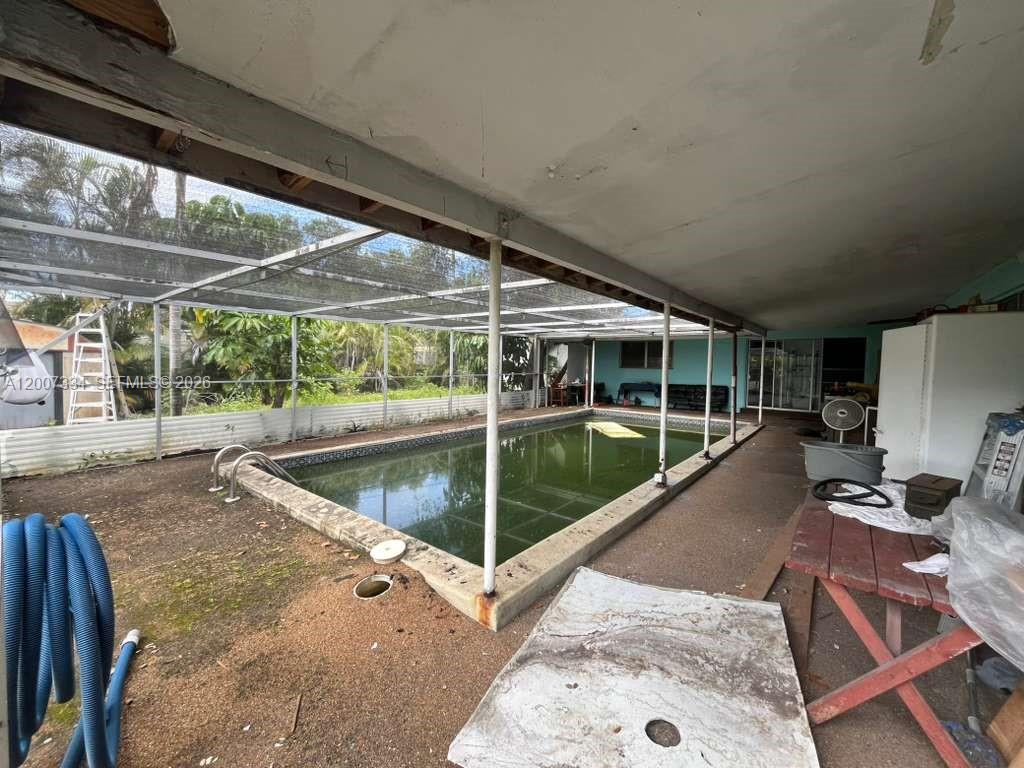 PEMBROKE PINES NO 1 - Residential