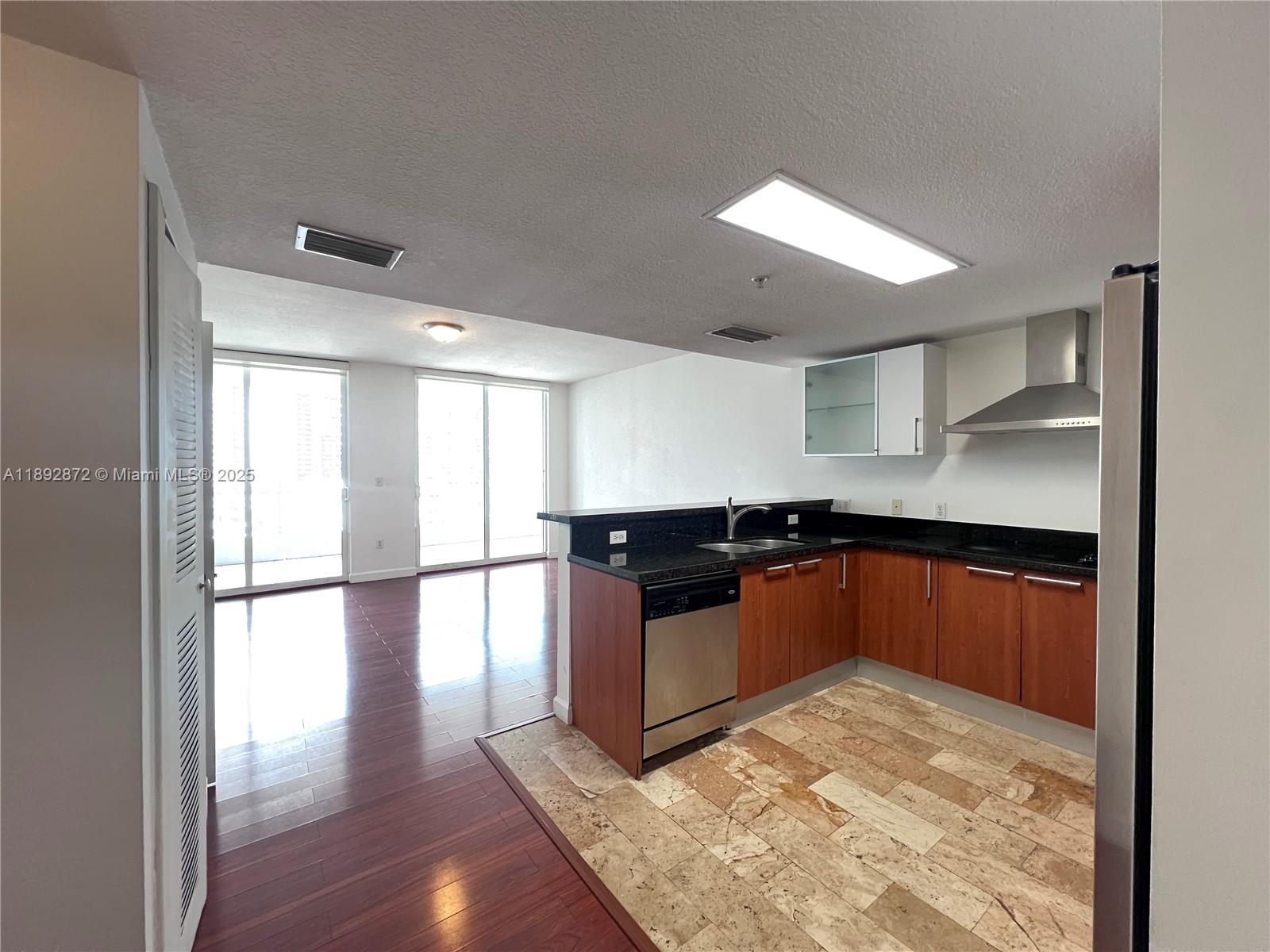 170 SE 14th St 2107