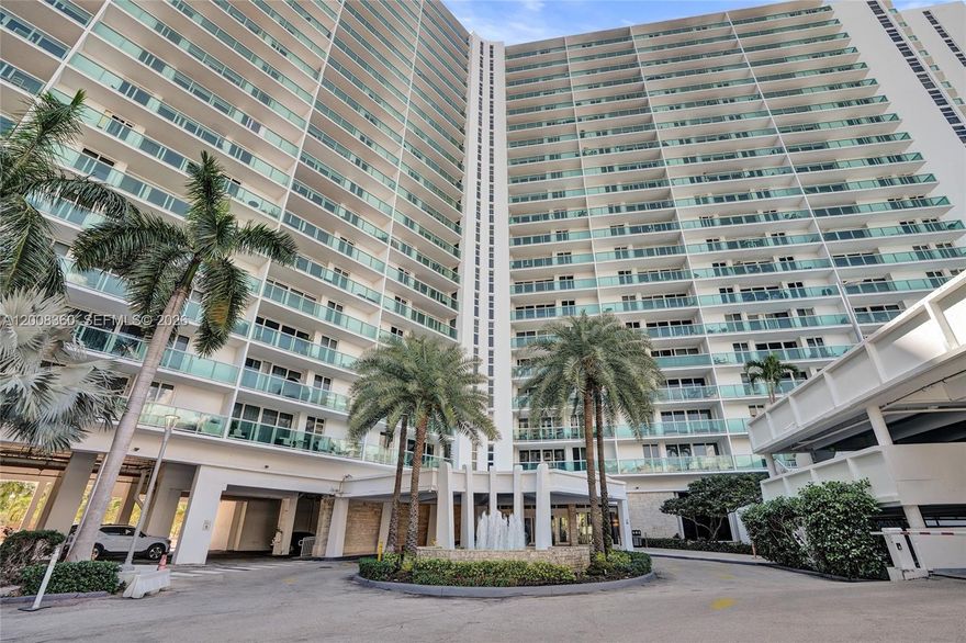 Great 2 bedroom / 2 bathroom unit at Arlen House! Come live in Sunny Isles and enjoy everything the apartment has to offer! This gorgeous apartment is footsteps from the beach and also allows its residents to be near Haulover and Oleta Park. Building has a new lobby and amenities including a gym, pool, library and tennis court. Renting this apartment gives you the opportunity to relax after work or spend your retirement/ vacation in a good lifestyle. The building looks brand new with a wonderful brand new restaurant downstairs! Unit has had the bathrooms renovated recently. A split floor plan allows each room to have their own privacy! You can also enjoy the free city bus to go to Aventura Mall.