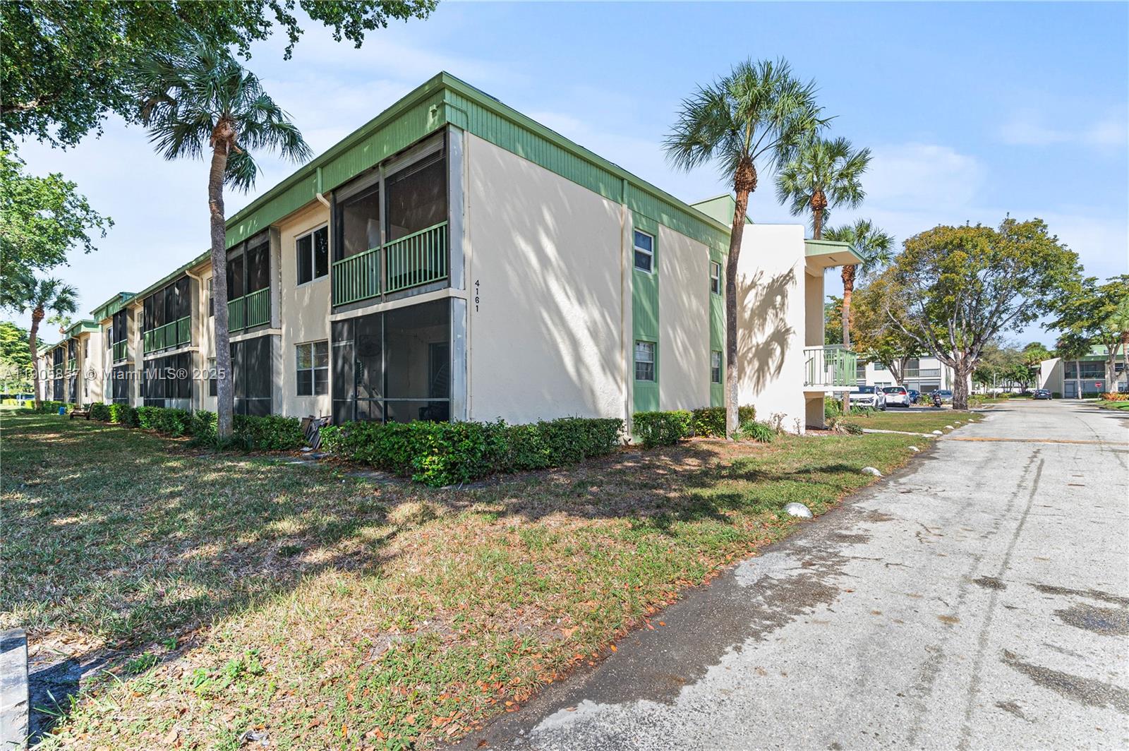 RAMBLEWOOD EAST CONDO - Residential