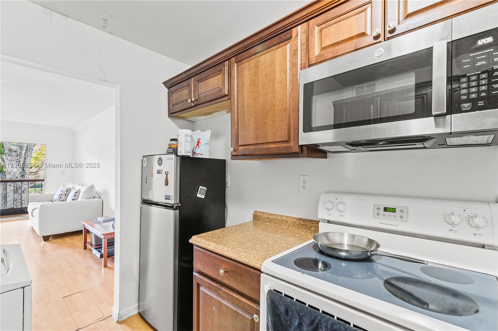 RAMBLEWOOD EAST CONDO - Residential