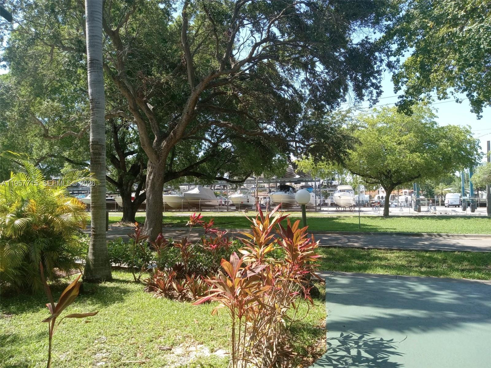 MOONRAKER CONDO - Residential