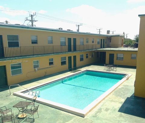 1975 NE 135th St 3C North Miami FL 33181