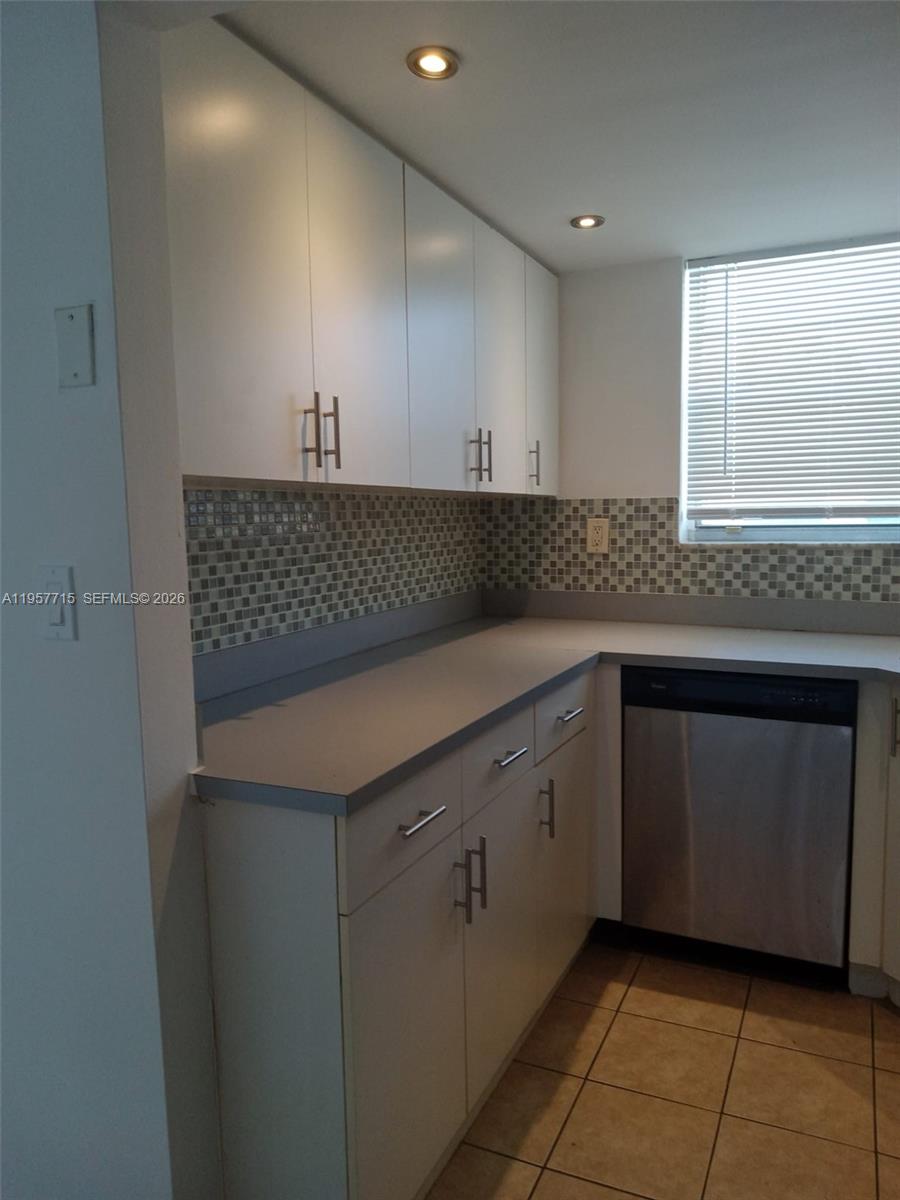 MOONRAKER CONDO - Residential