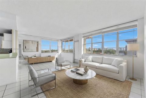 2025 NE 164th St 809 North Miami Beach FL 33162