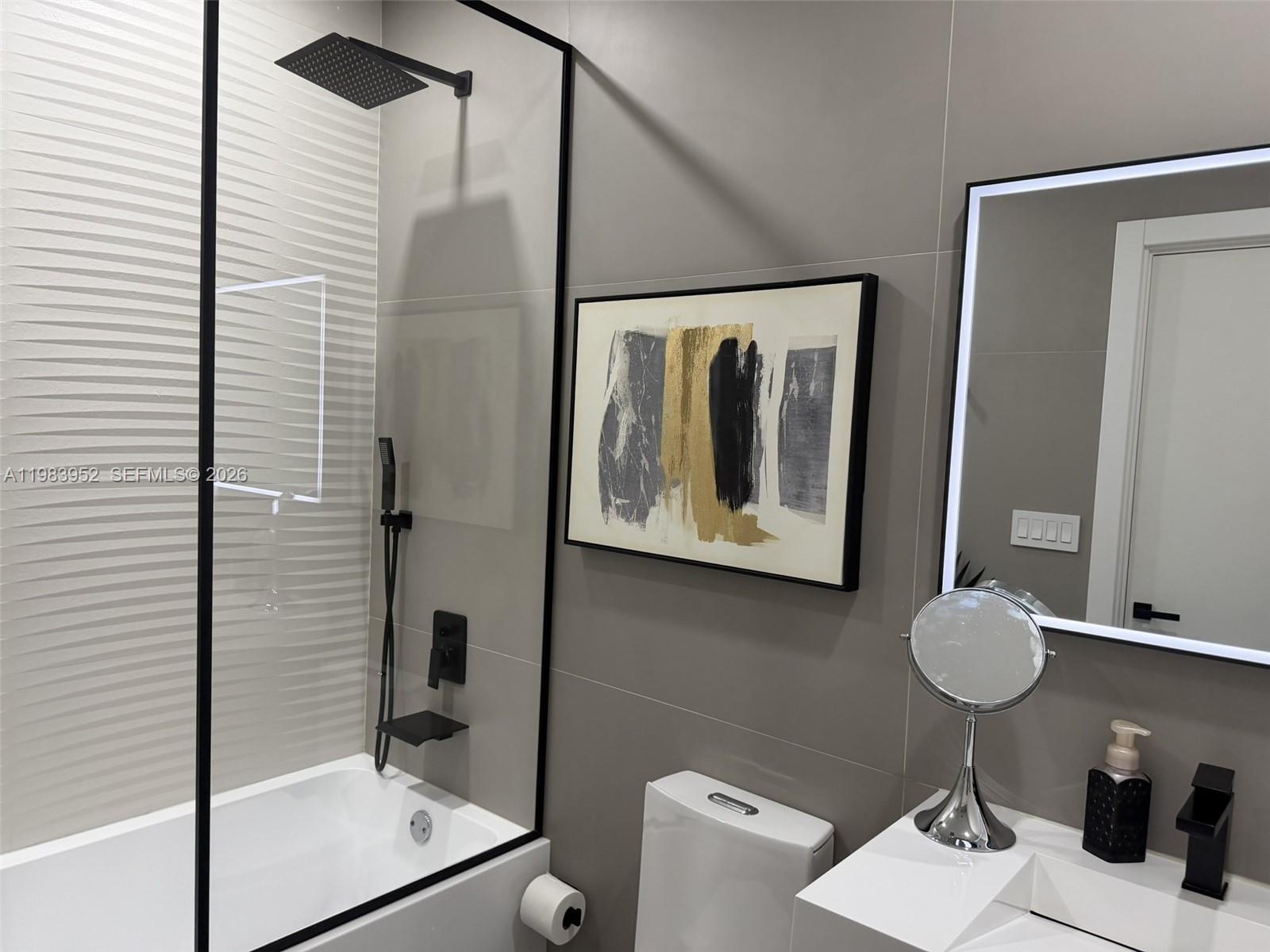 LOFTS AT HOLLYWOOD ST - Residential