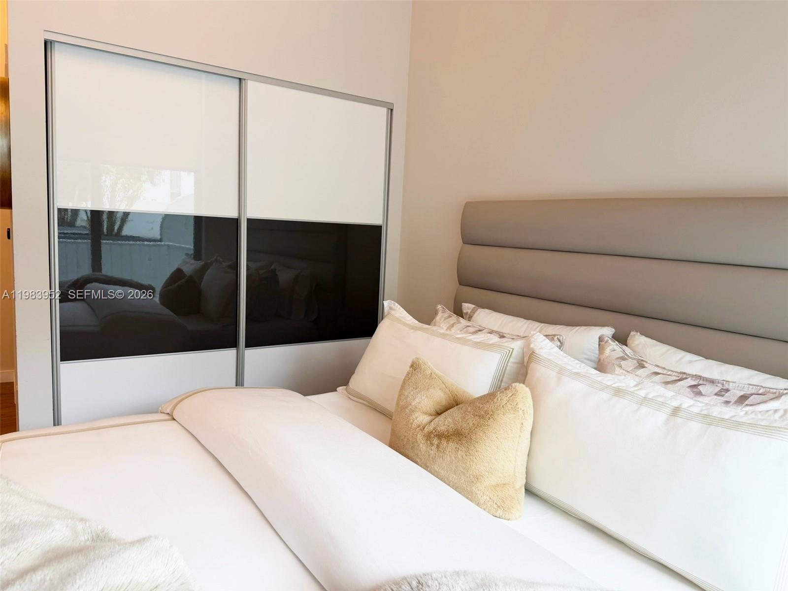 LOFTS AT HOLLYWOOD ST - Residential