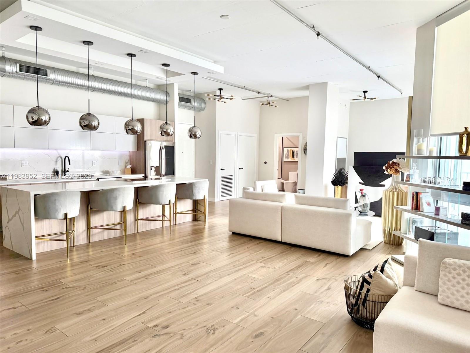 LOFTS AT HOLLYWOOD ST - Residential