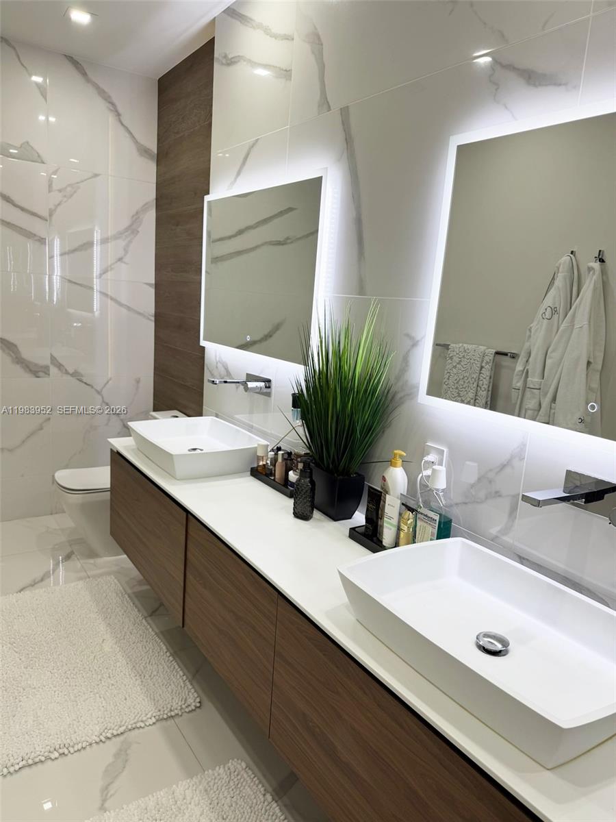 LOFTS AT HOLLYWOOD ST - Residential