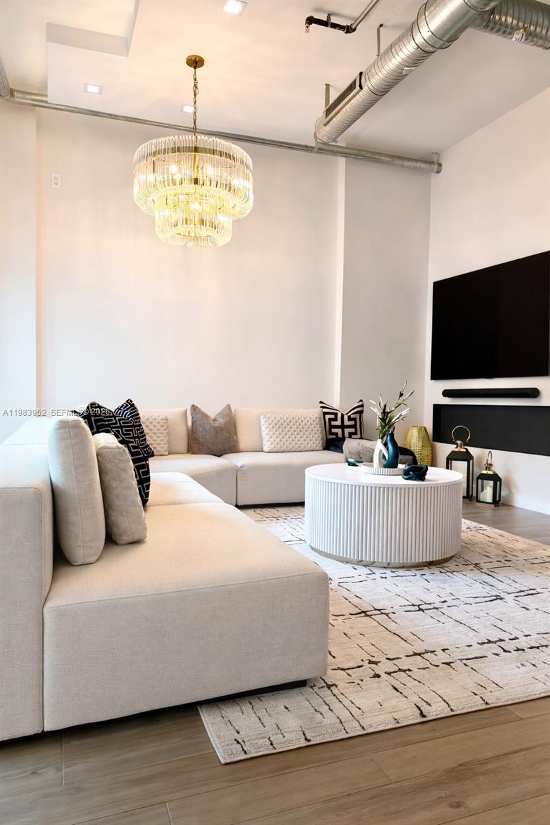 LOFTS AT HOLLYWOOD ST - Residential