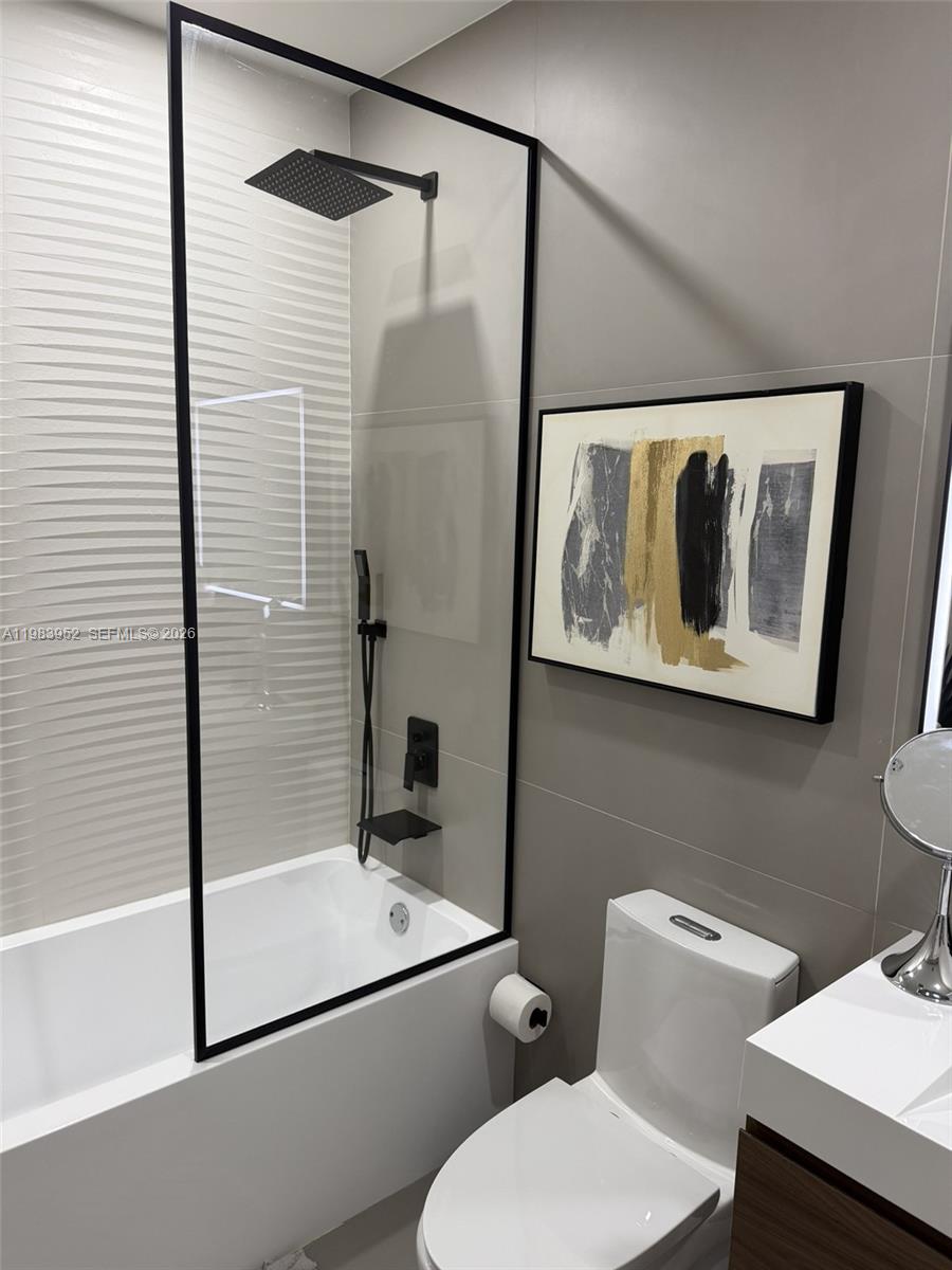 LOFTS AT HOLLYWOOD ST - Residential