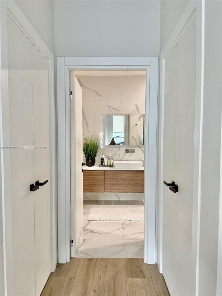 LOFTS AT HOLLYWOOD ST - Residential