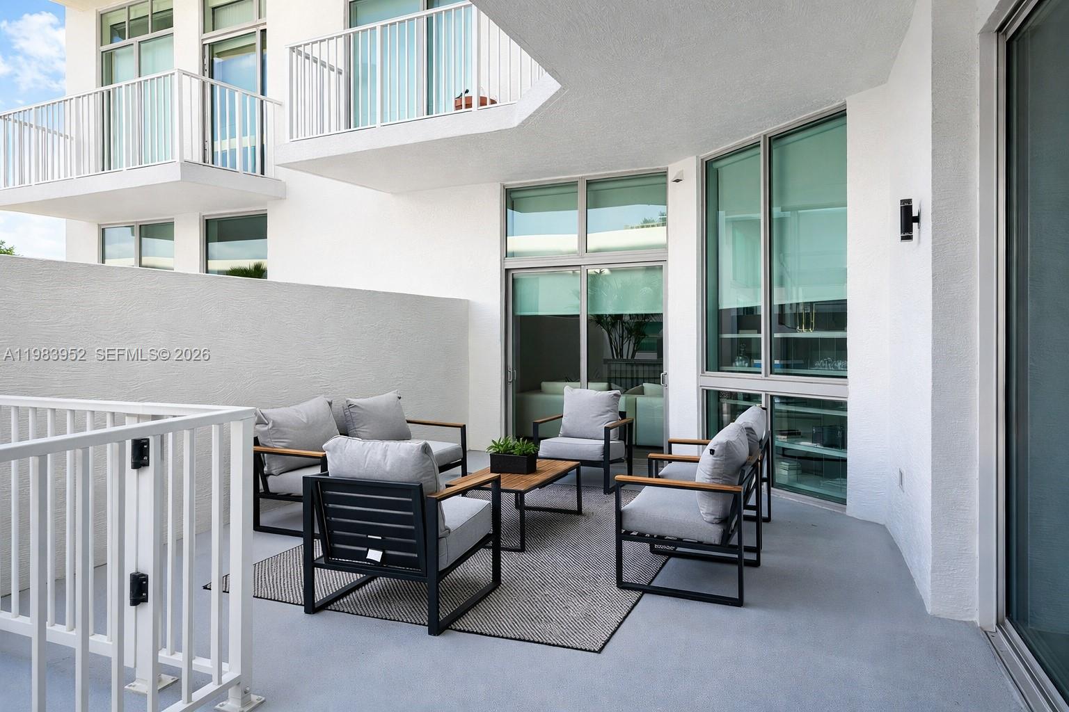 LOFTS AT HOLLYWOOD ST - Residential