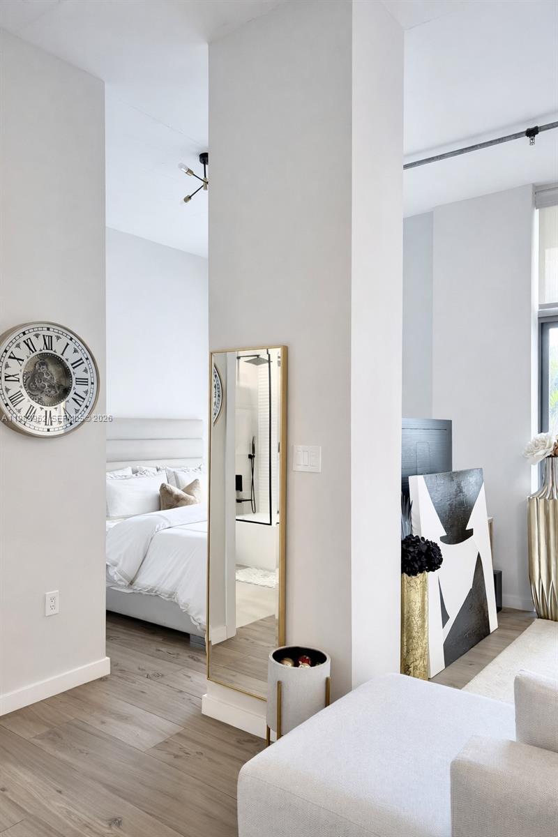 LOFTS AT HOLLYWOOD ST - Residential