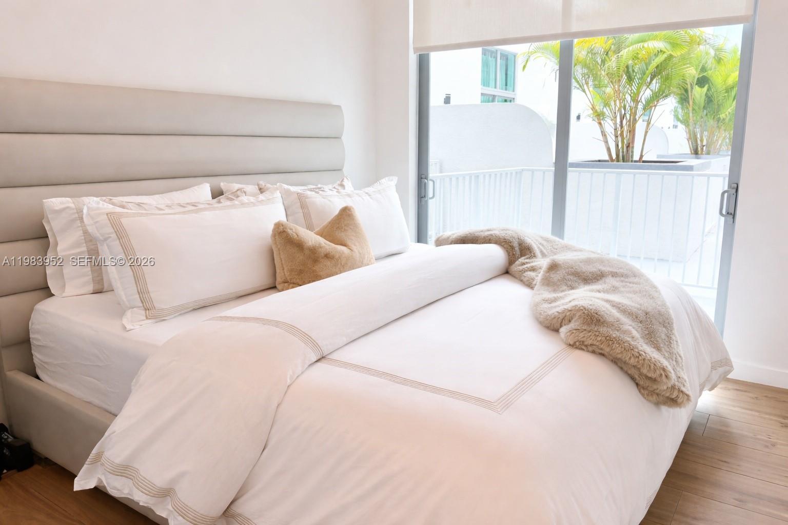 LOFTS AT HOLLYWOOD ST - Residential