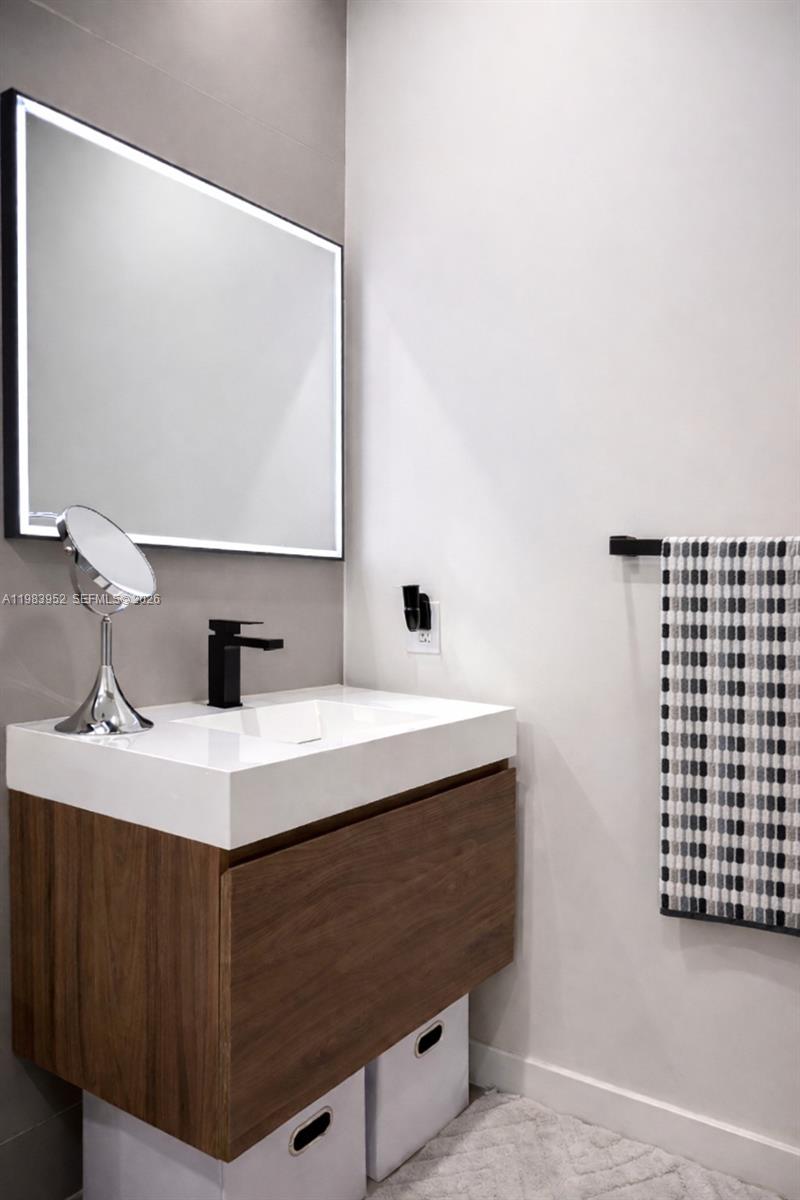 LOFTS AT HOLLYWOOD ST - Residential