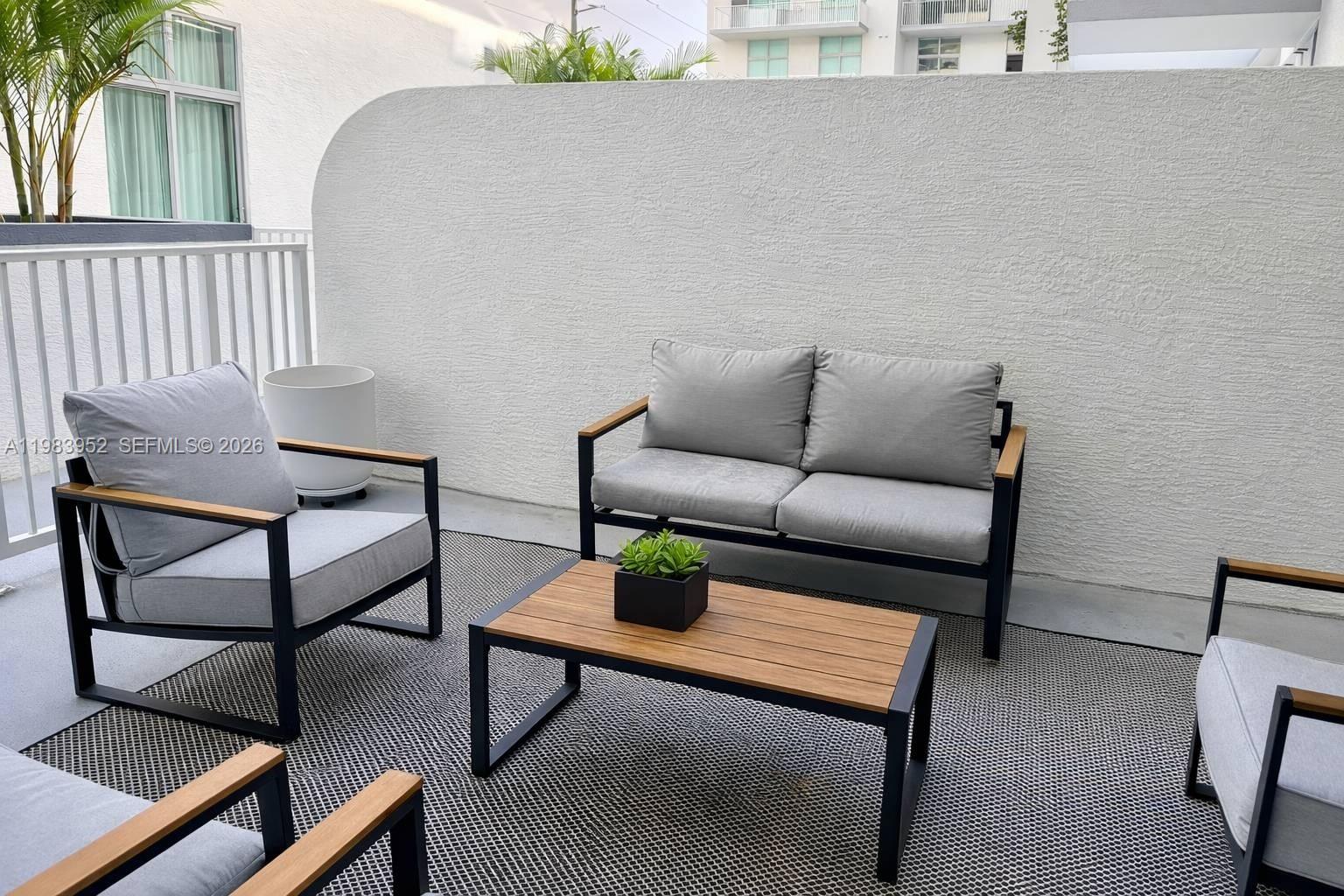 LOFTS AT HOLLYWOOD ST - Residential