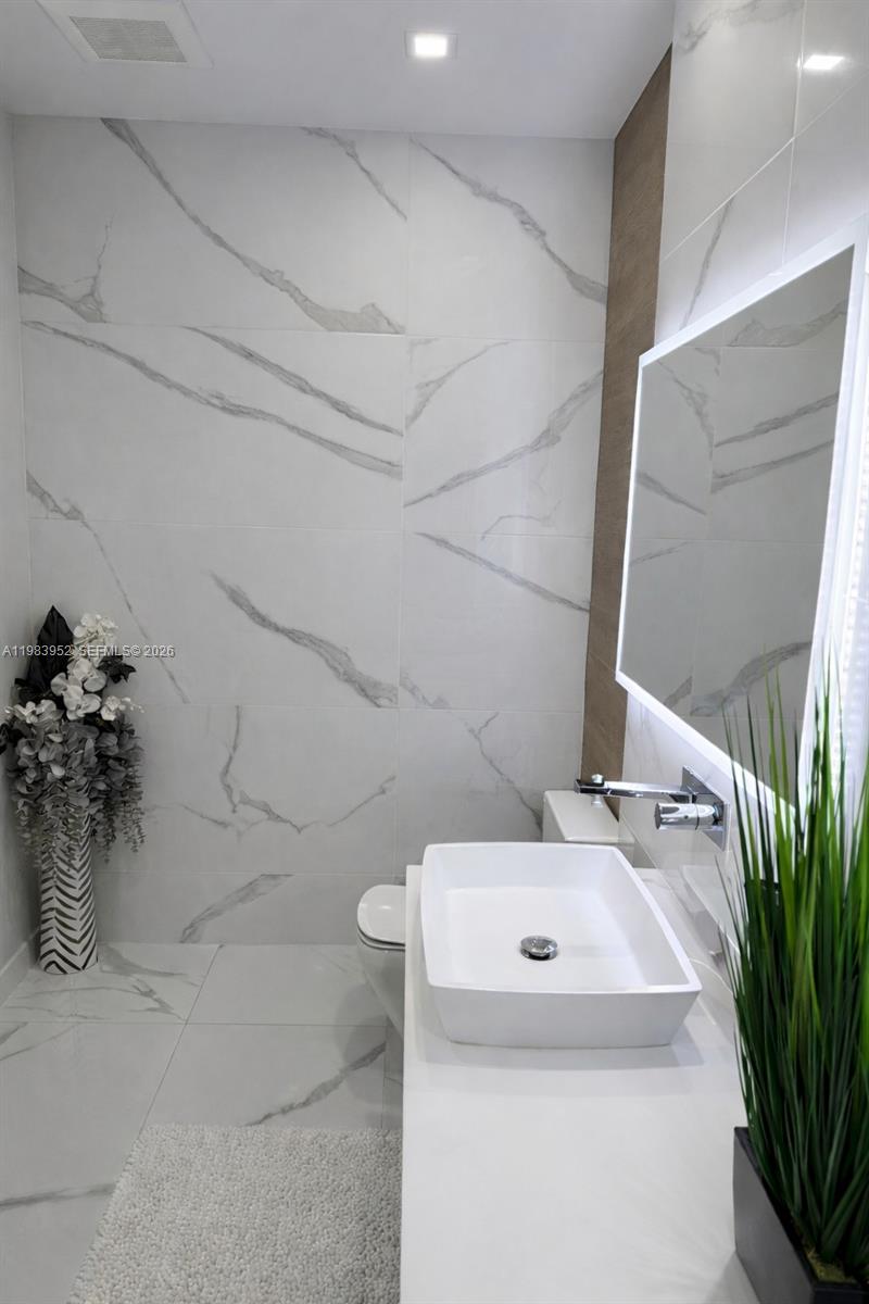 LOFTS AT HOLLYWOOD ST - Residential