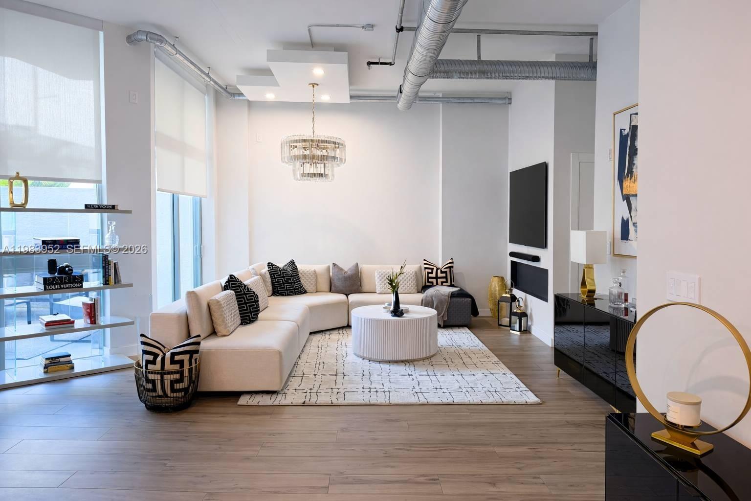 LOFTS AT HOLLYWOOD ST - Residential