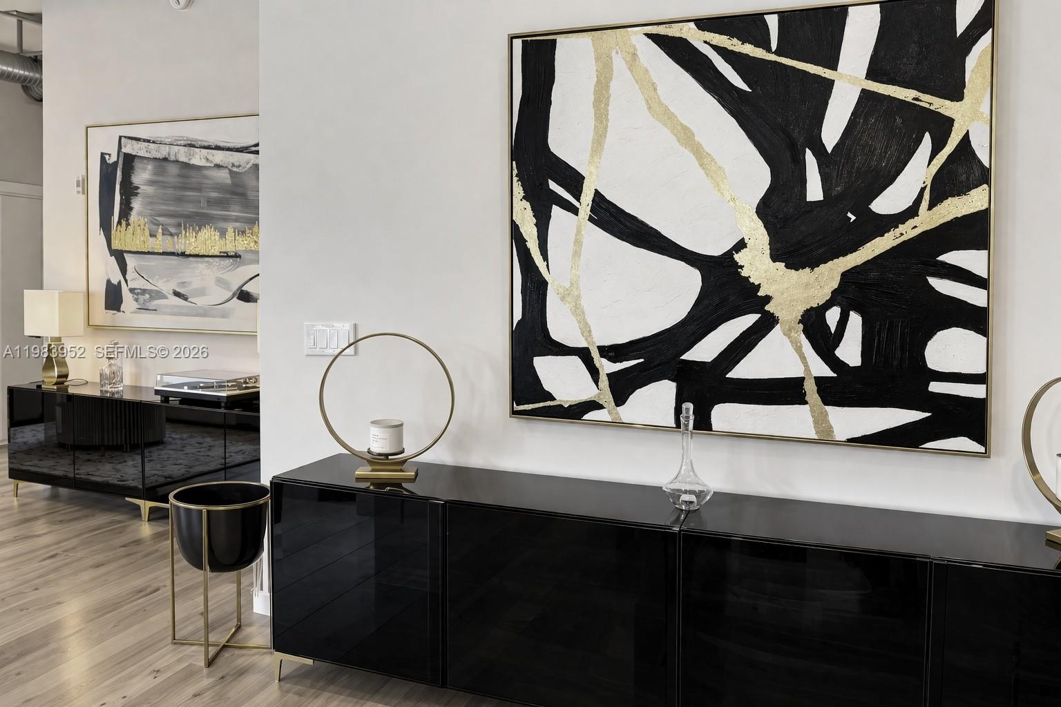 LOFTS AT HOLLYWOOD ST - Residential