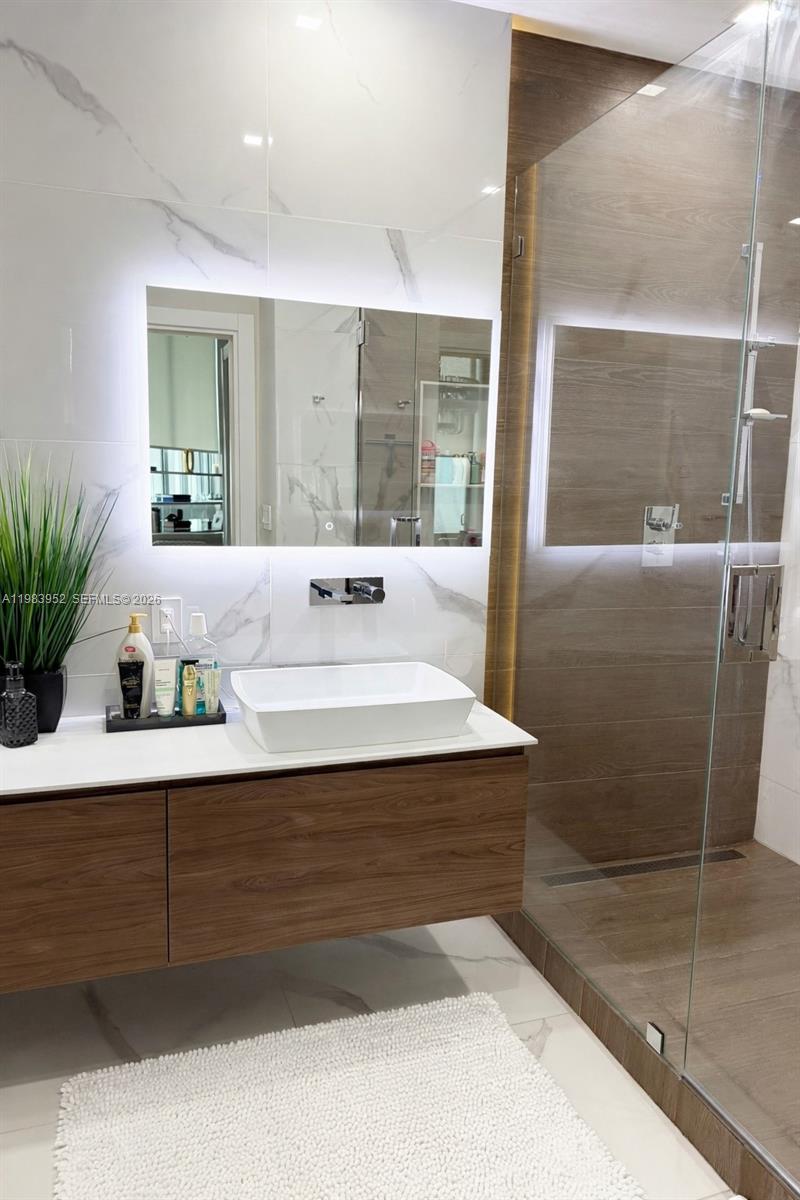 LOFTS AT HOLLYWOOD ST - Residential