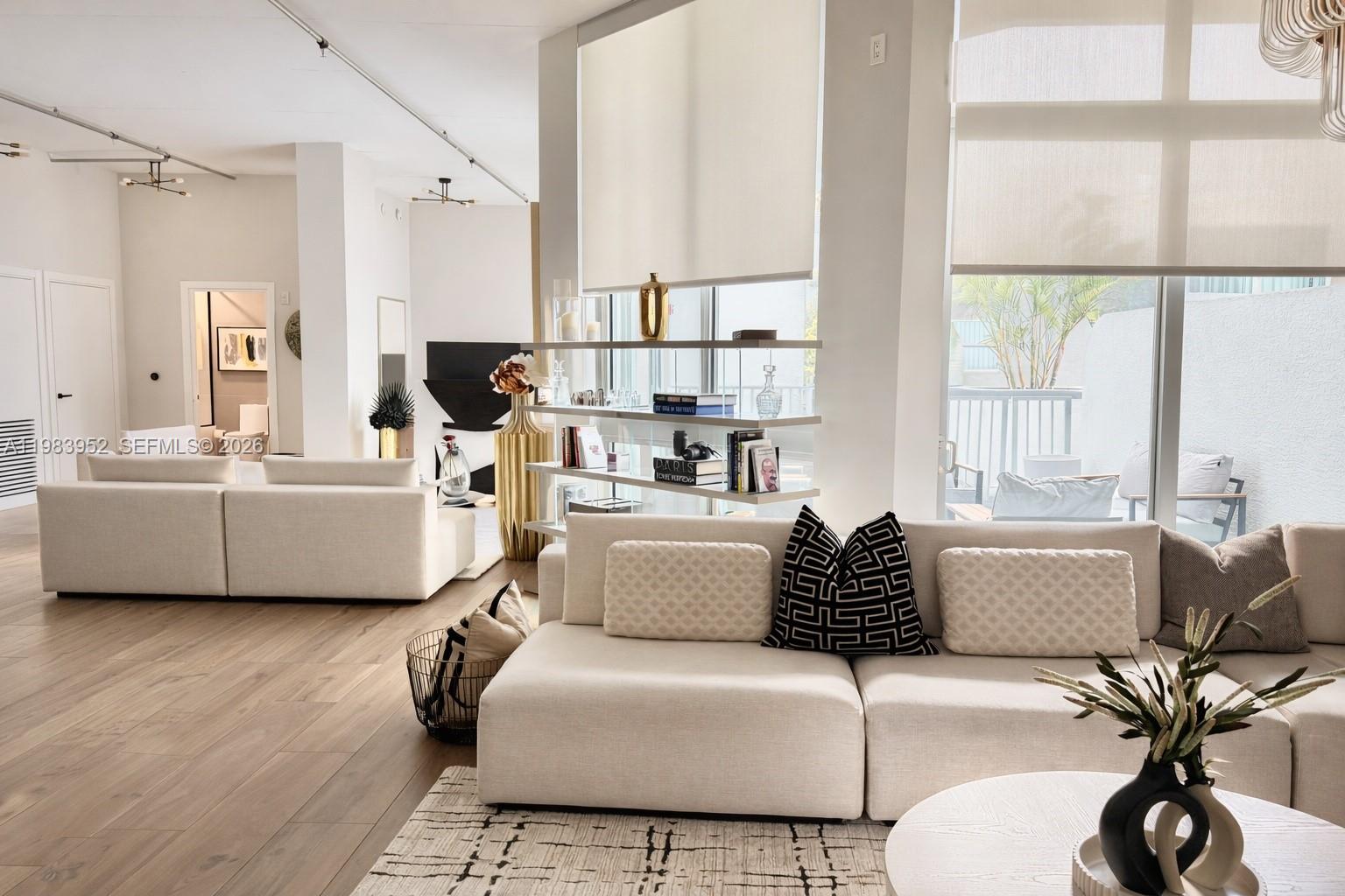 LOFTS AT HOLLYWOOD ST - Residential