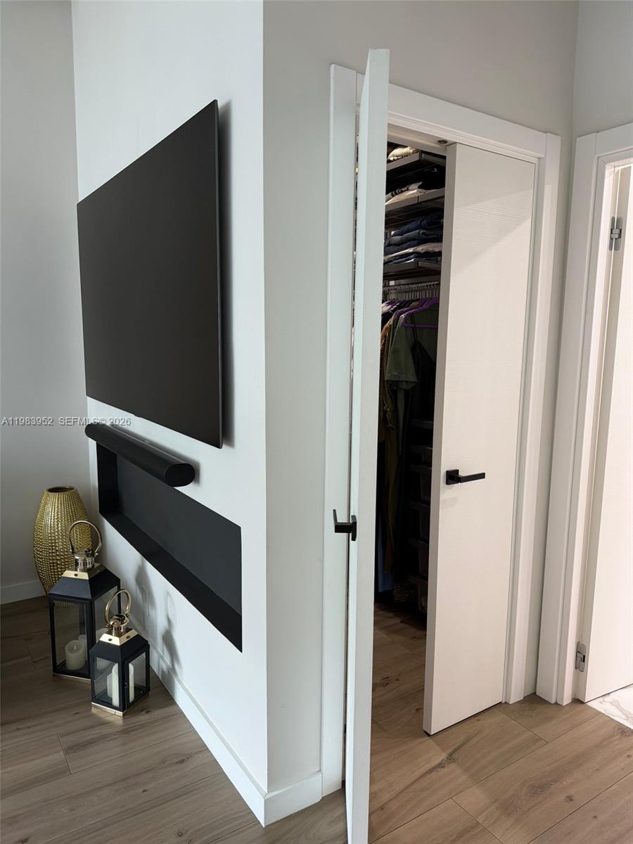 LOFTS AT HOLLYWOOD ST - Residential