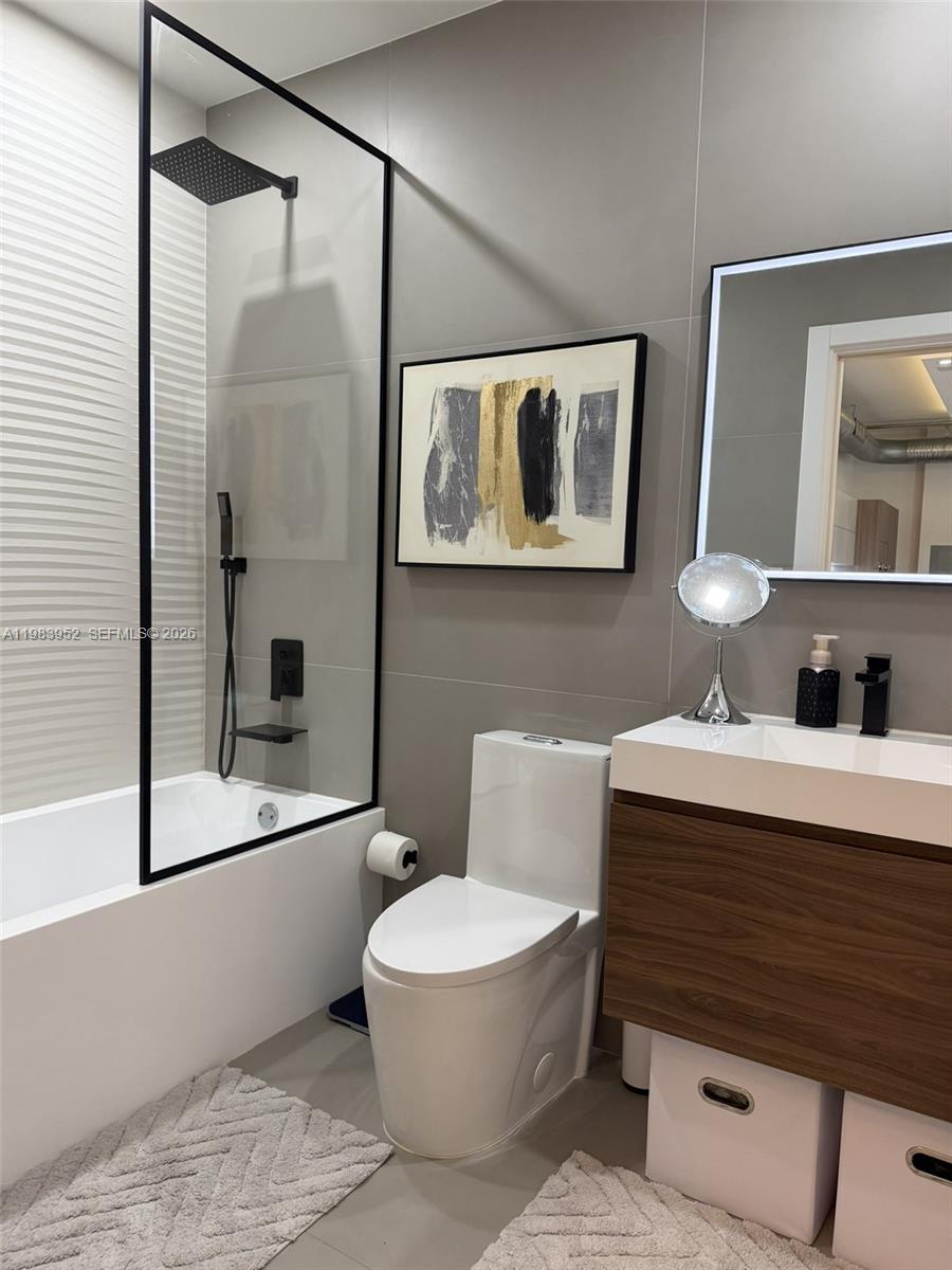 LOFTS AT HOLLYWOOD ST - Residential