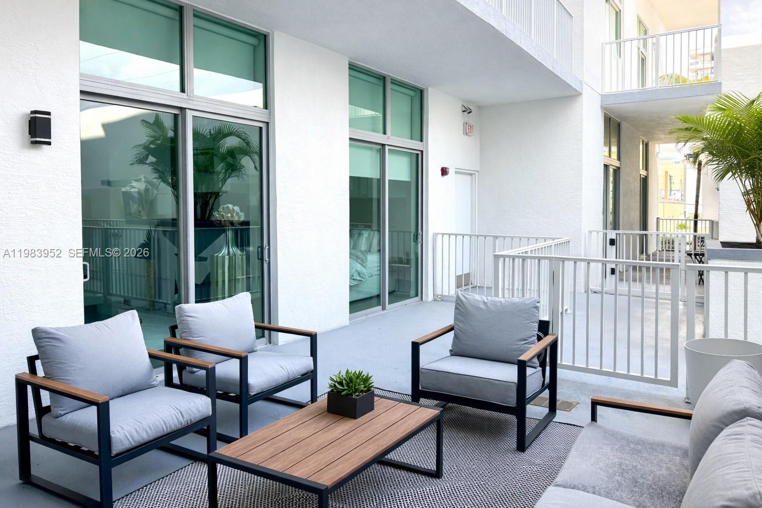 LOFTS AT HOLLYWOOD ST - Residential